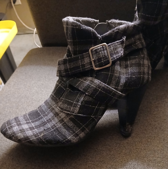 Diba Plaid Fabric Ankle Boots Womens Size 7.5 - Picture 1 of 6